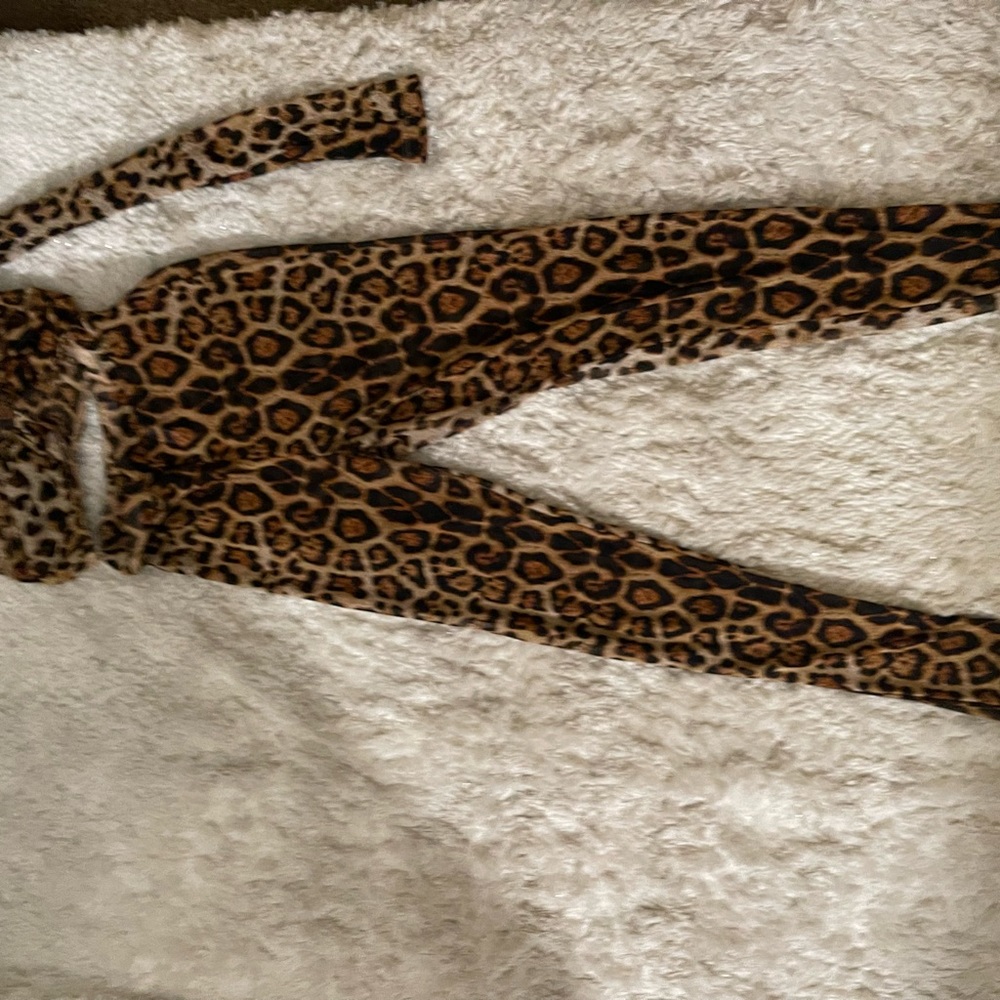 Two piece leopard set